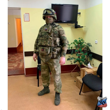 Compact MOLLE Radio Pouch with Adjustable Detachable Flap-4