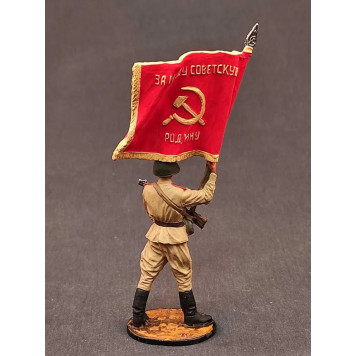 Солдатик оловянный окрашенный Старшина Красной Армии с полковым знаменем. Серия Великая Отечественная Война. Масштаб 1:32 (54 мм)-1