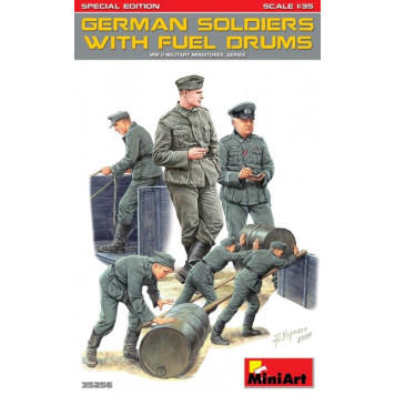 German Soldiers Loading Model Kit Special Edition