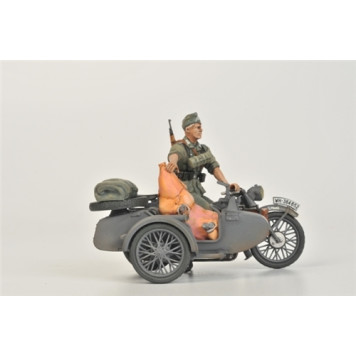 German BMW R-12 Military Motorcycle with Sidecar and Crew Model Kit-3