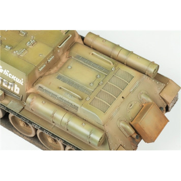 Soviet Tank Destroyer SU-85 Model Kit-1