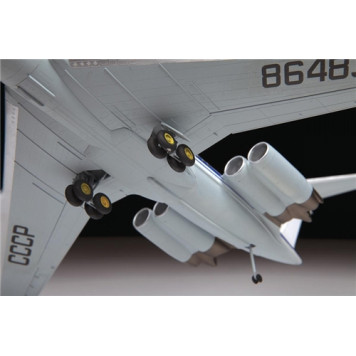 Soviet Passenger Jet Il-62M Model Kit-2