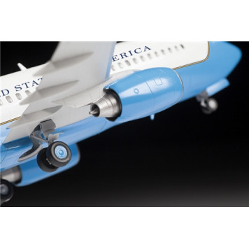 Boeing 737-700 C-40B Passenger Airliner Model Kit-5