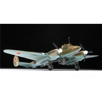 Pe-2 Soviet Dive Bomber Plastic Model Kit-3