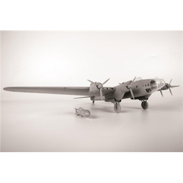 Soviet Heavy Bomber TB-7 Model Kit-5