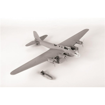 Soviet Heavy Bomber TB-7 Model Kit-1