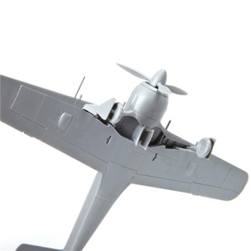 Focke-Wulf FW-190 A4 German Fighter-Bomber Plastic Model Kit-5