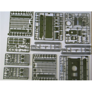 Soviet Heavy Tank KV-1 Model Kit-4