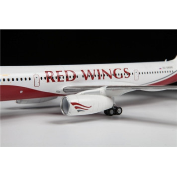 Scale Model Passenger Airliner Tu-204-100-4