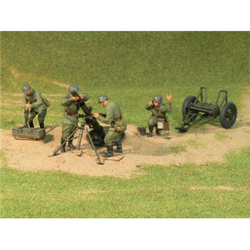 Soviet 120mm Mortar Model with Crew-2