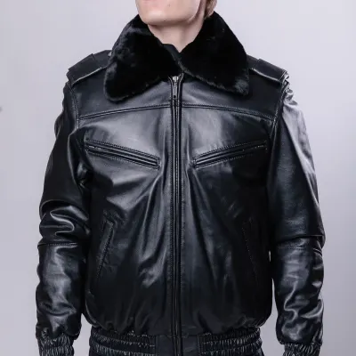 Veste en cuir classique avec col en fourrure